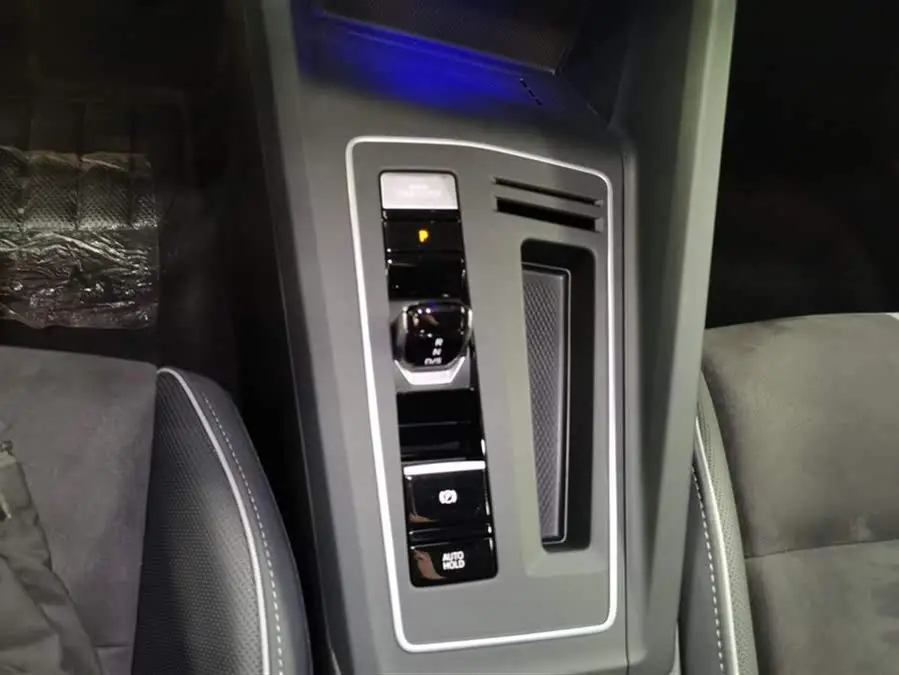 جولف 2023 طراز إعادة تصميم 280 TSI DSG R-Line Lite