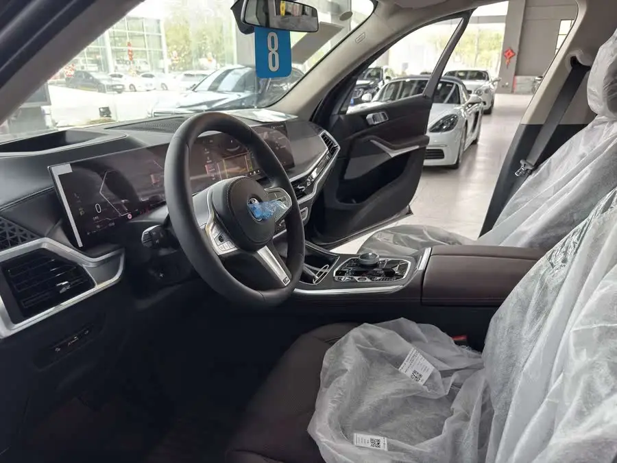 بي إم دبليو X5 2023 xDrive 30Li حزمة رياضية M ليلية