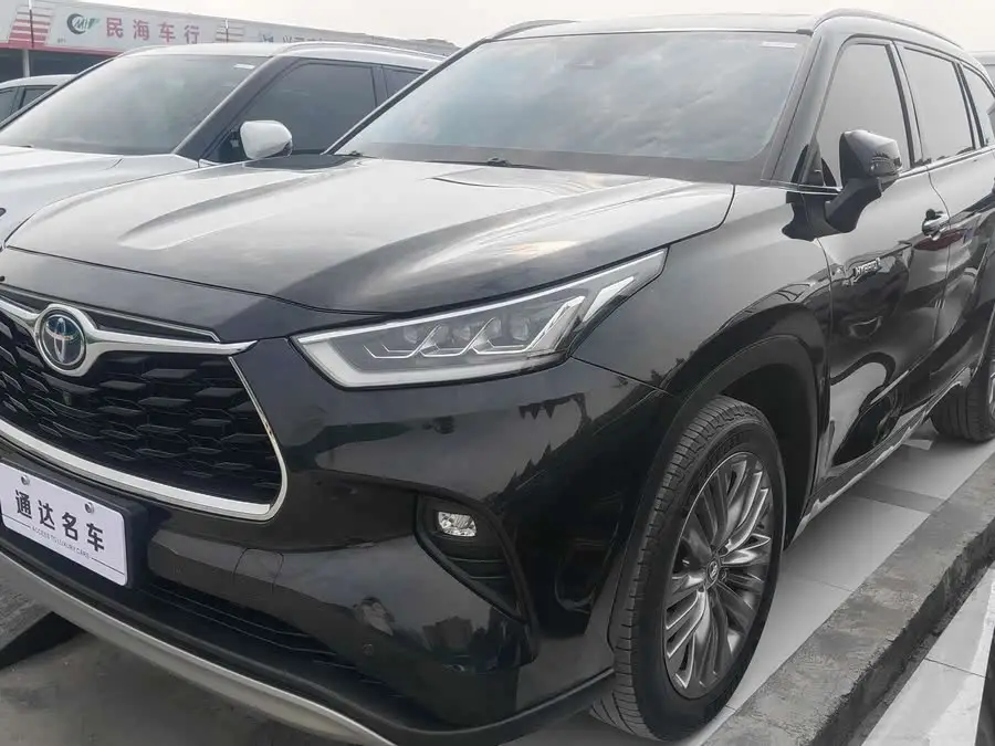 هايلاندر 2022 هايبرد 2.5 لتر دفع رباعي فئة بريميوم 7 مقاعد