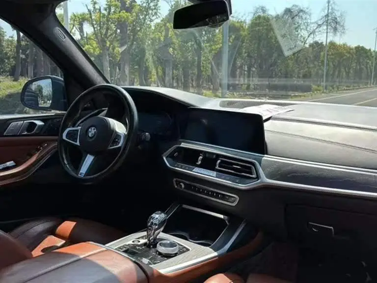 بي إم دبليو X7 2021 xDrive40i حزمة الرياضة M