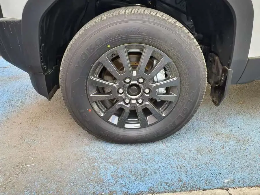 برادو 2024 2.4T إصدار كروس BX 5 مقاعد