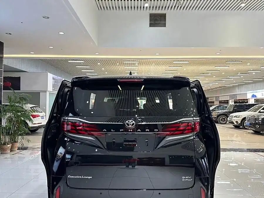 ألفارد 2025 النسخة الذهبية الفاخرة 2.5L ذات المحرك المزدوج