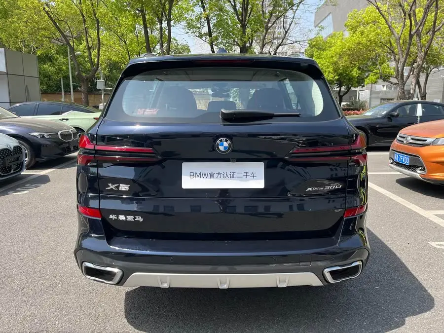 بي إم دبليو X5 2023 xDrive 30Li حزمة الرياضة M الفاخرة