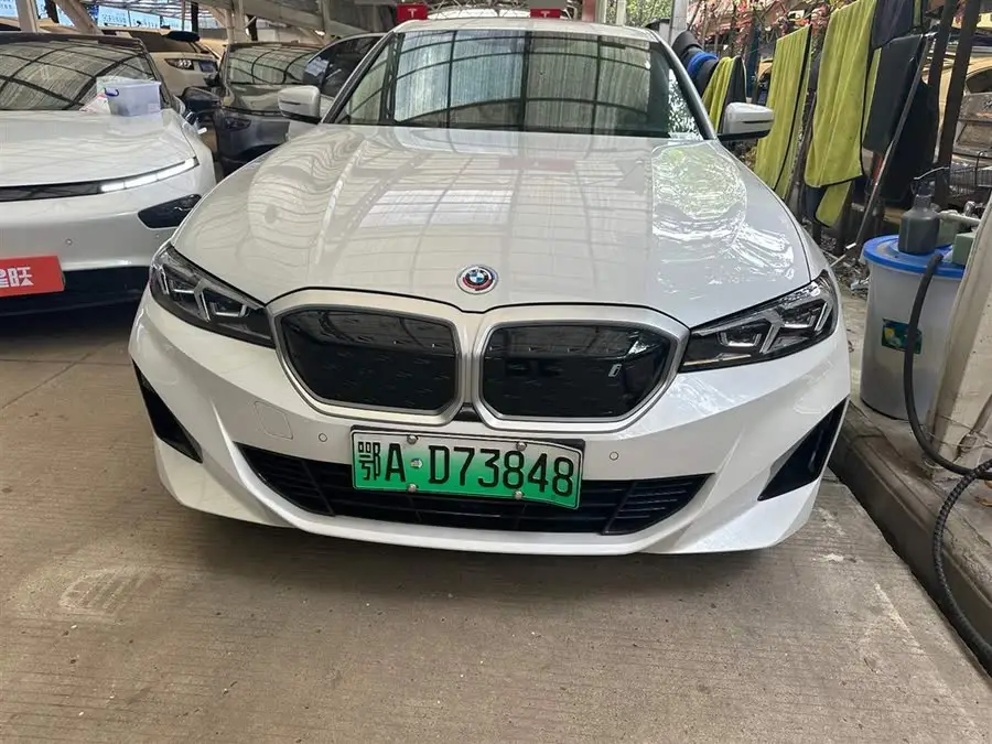 بي إم دبليو i3 2022 eDrive 35 L