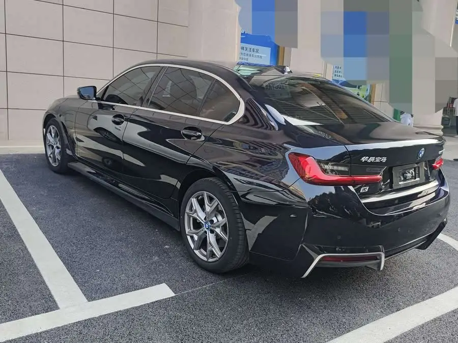 بي إم دبليو i3 2022 eDrive 35 L