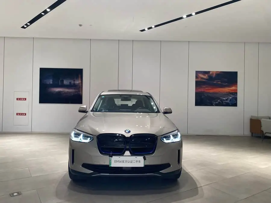 بي إم دبليو iX3 موديل 2021 إصدار القيادة