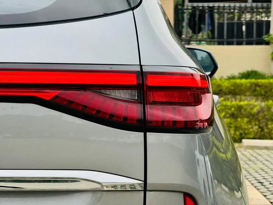 معلومات أساسية عن السيارة