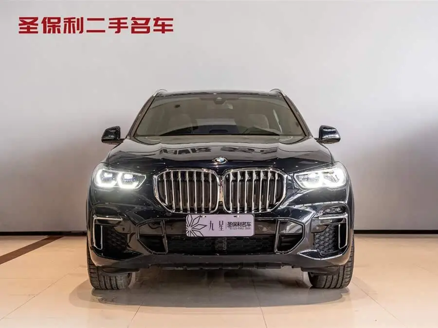 بي إم دبليو X5 2022 طراز مُعدل xDrive 40Li حزمة رياضية M