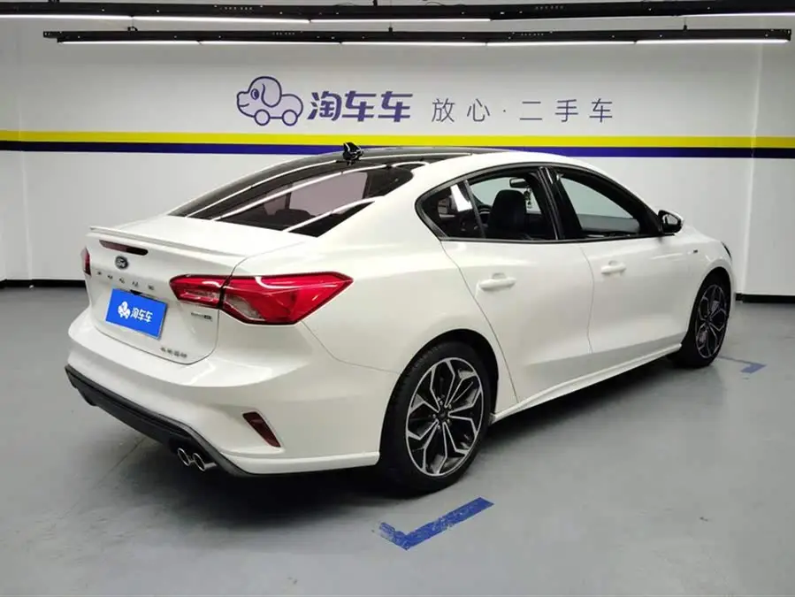 فورد فوكس 2021 سيدان إيكوبوست 180 أوتوماتيك ST لاين