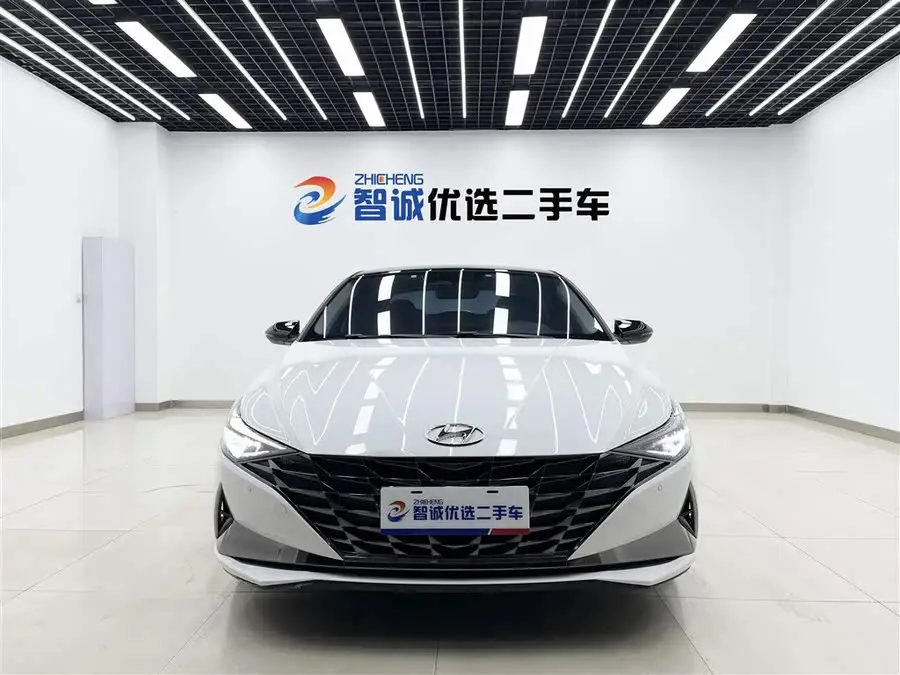 2022 هيونداي إيلانtra 1.5L CVT LUX بريميوم