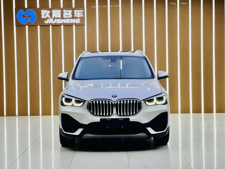 بي إم دبليو X1 2021 sDrive20Li نسخة الموضة