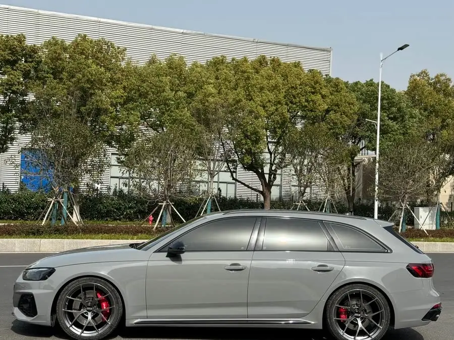 أودي RS 4 2021 طراز RS4 أفانت إصدار بلاك