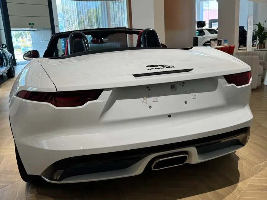 جاكوار F-TYPE 2024 P300 النسخة التذكارية الخامسة والسبعين القابلة للتحويل