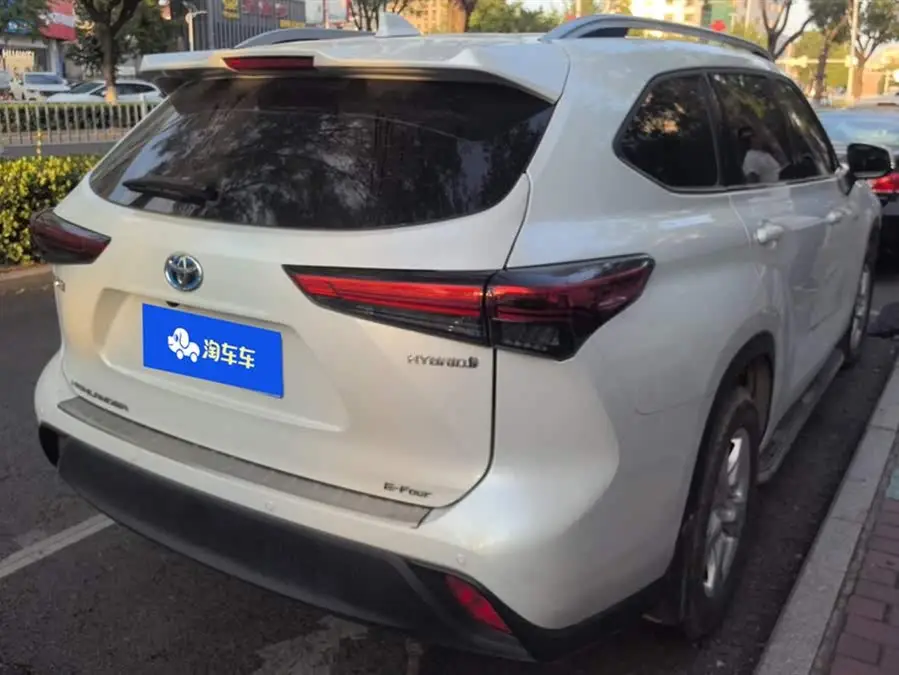 هايلاندر 2022 هايبرد 2.5L دفع رباعي إلكترا 7 مقاعد