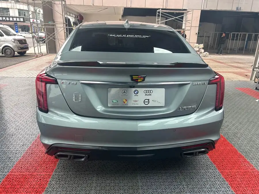 كاديلاك CT5 2023 28T الفاخرة (النسخة القياسية)