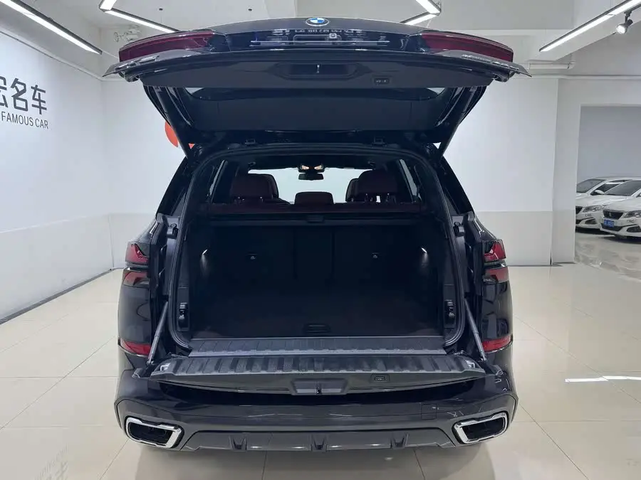 BMW X5 2023 xDrive 40Li M Sport Black Package