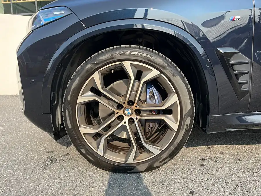 BMW X5 2023 xDrive 40Li M Sport Black Package