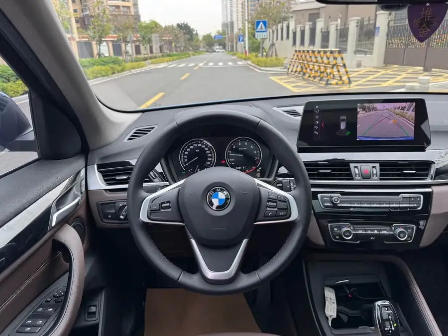 بي إم دبليو X1 2020 sDrive25Li الطراز الرائد