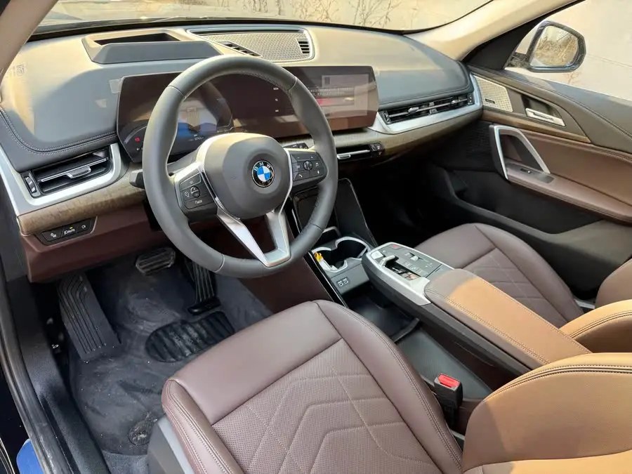 بي إم دبليو X1 2023 xDrive25Li حزمة تصميم X