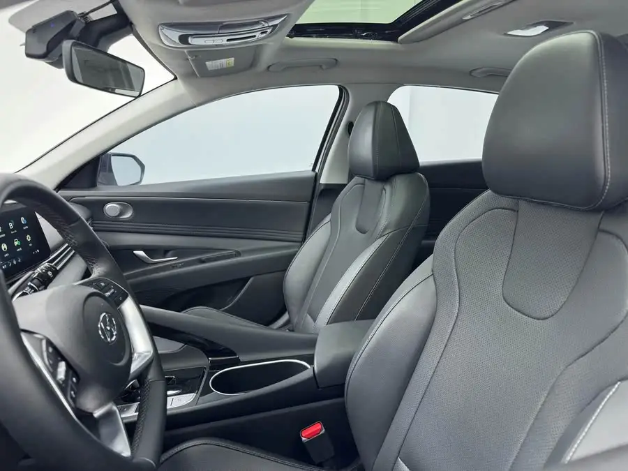 Elantra 2022 1.5L CVT LUX Premium Edition