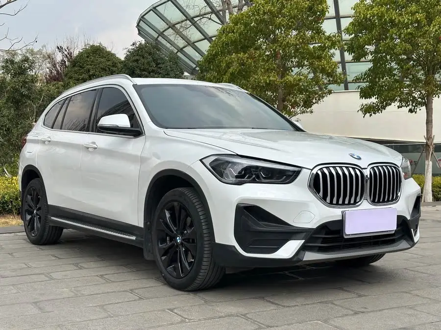 بي إم دبليو X1 2021 الطراز المُعدل sDrive20Li إصدار الموضة