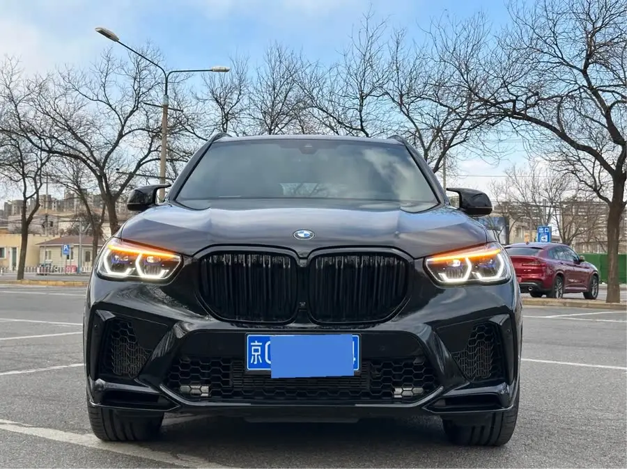 بي إم دبليو X5 2022 طراز مُعاد تصميمه xDrive 40Li حزمة M الرياضية