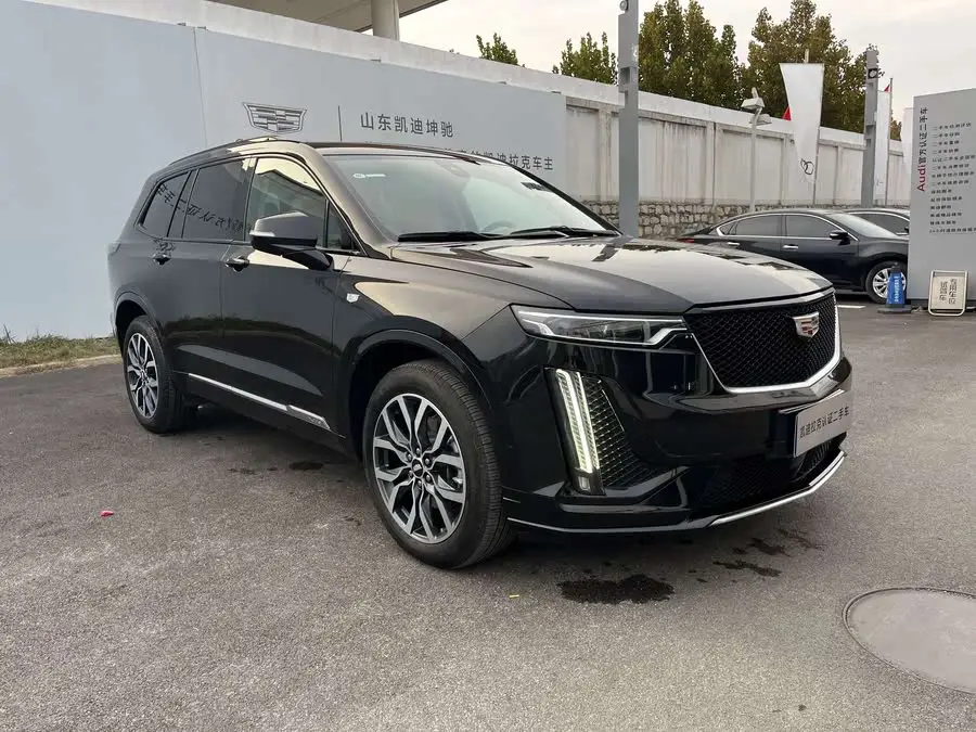 كاديلاك XT6 2022 2.0T ستة مقاعد دفع رباعي بلاتينيوم