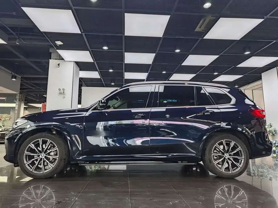 بي إم دبليو X5 2022 طراز مُعدل xDrive 30Li حزمة رياضية M