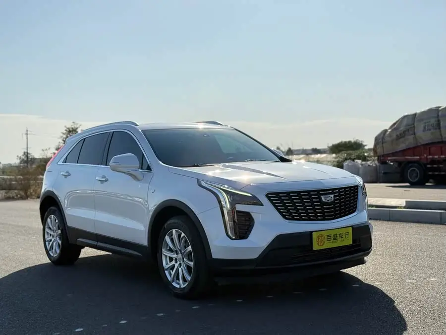 كاديلاك XT4 2022 28T دفع أمامي فاخر