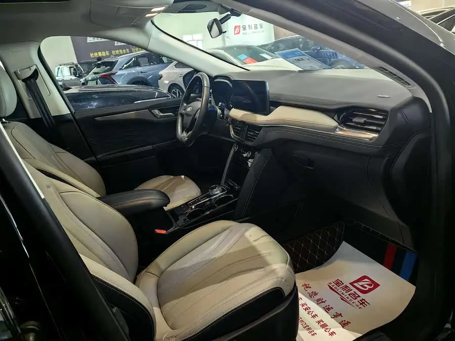 فورد إيسكايب 2020 إيكوبوست 245 إصدار الاستمتاع بالدفع الثنائي