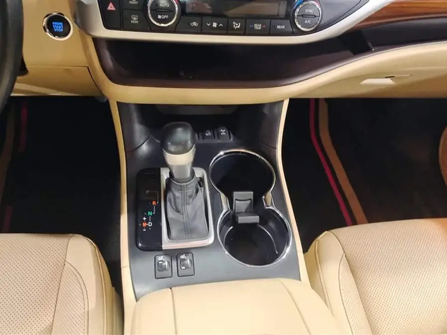 2021 تويوتا هايلاندر 2.0T دفع رباعي بريميوم 7 مقاعد