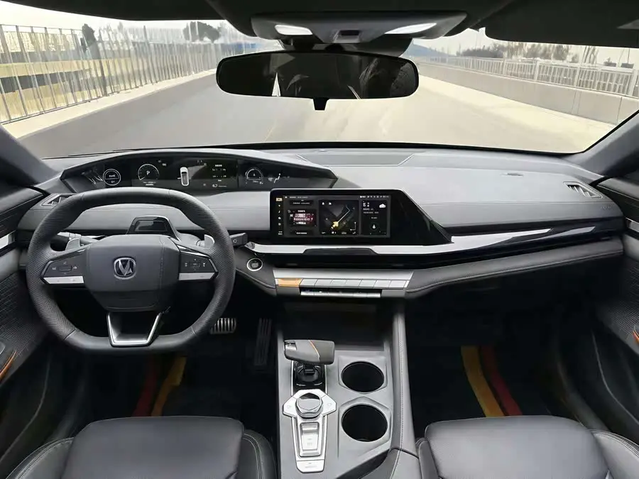 شانجان UNI-V 2023 1.5T نسخة رياضية