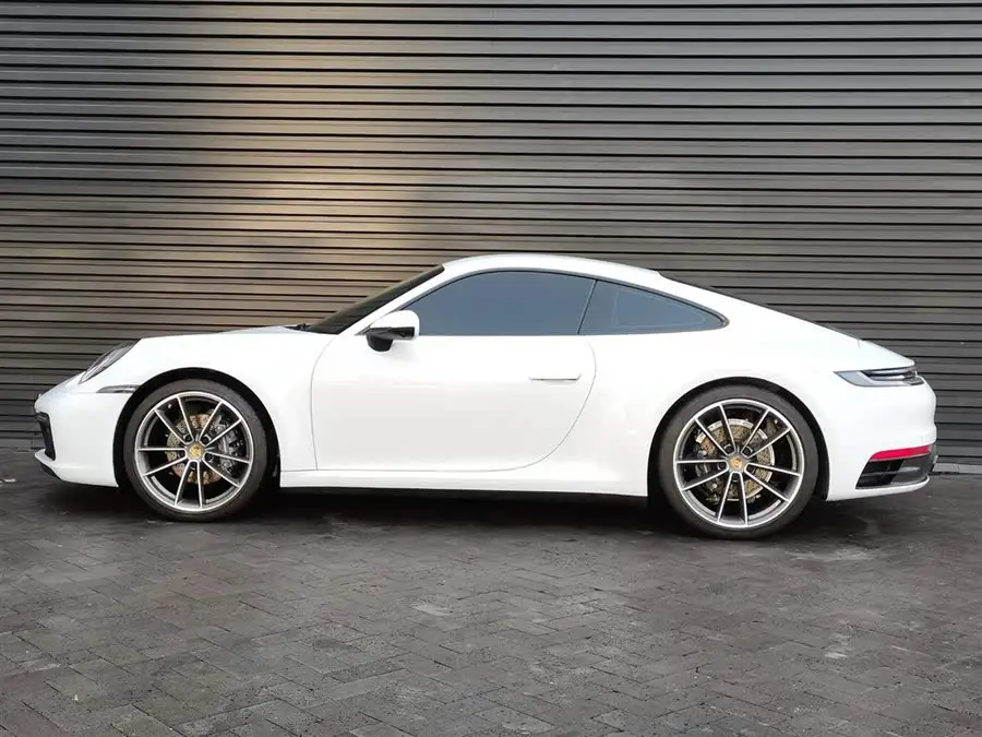 بورش 911 2023 كاريرا 3.0T