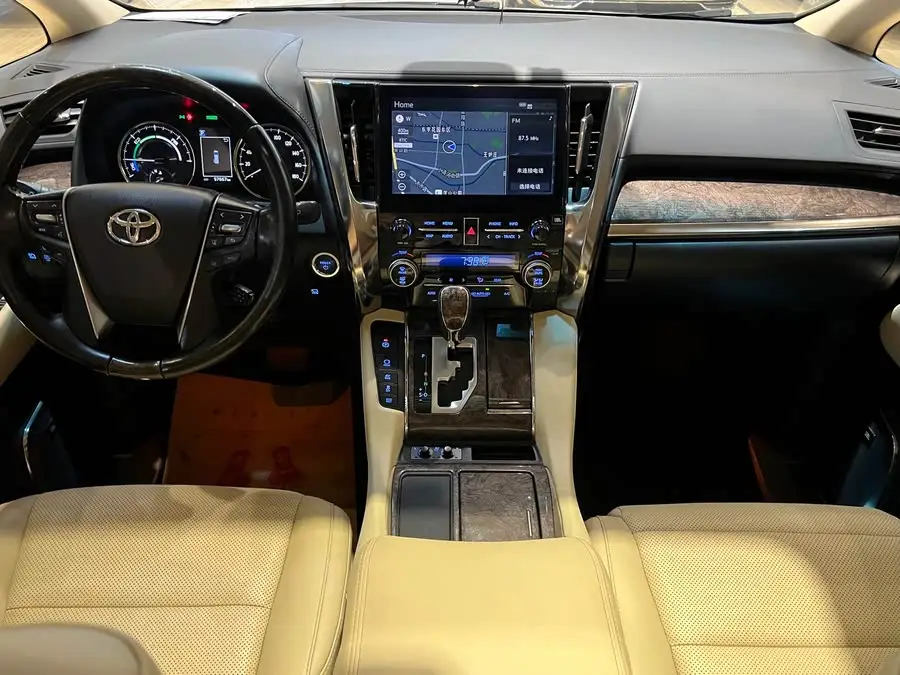 ألـفـارد 2021 هايبرد 2.5 لتر بريميوم إيديشن