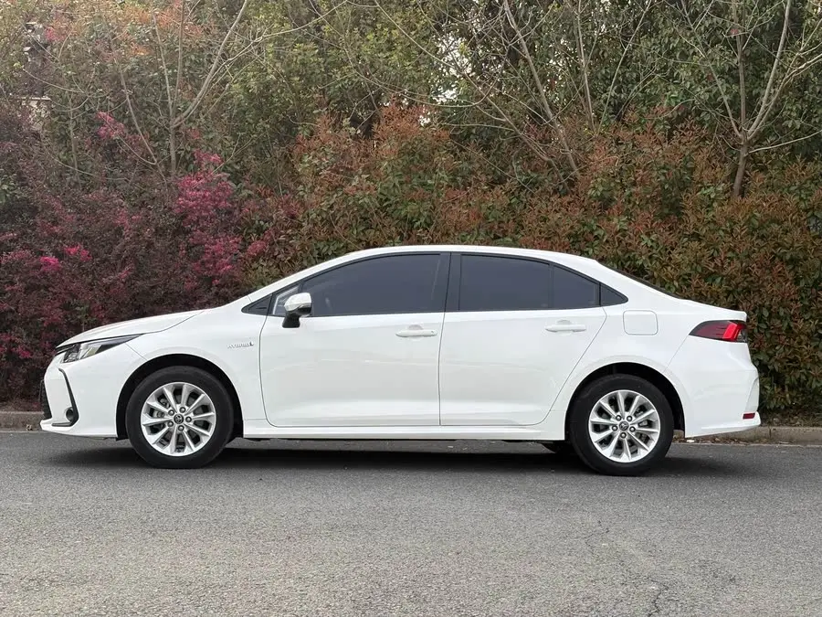 2021 كورولا هايبرد 1.8 لتر E-CVT النسخة النخبوية