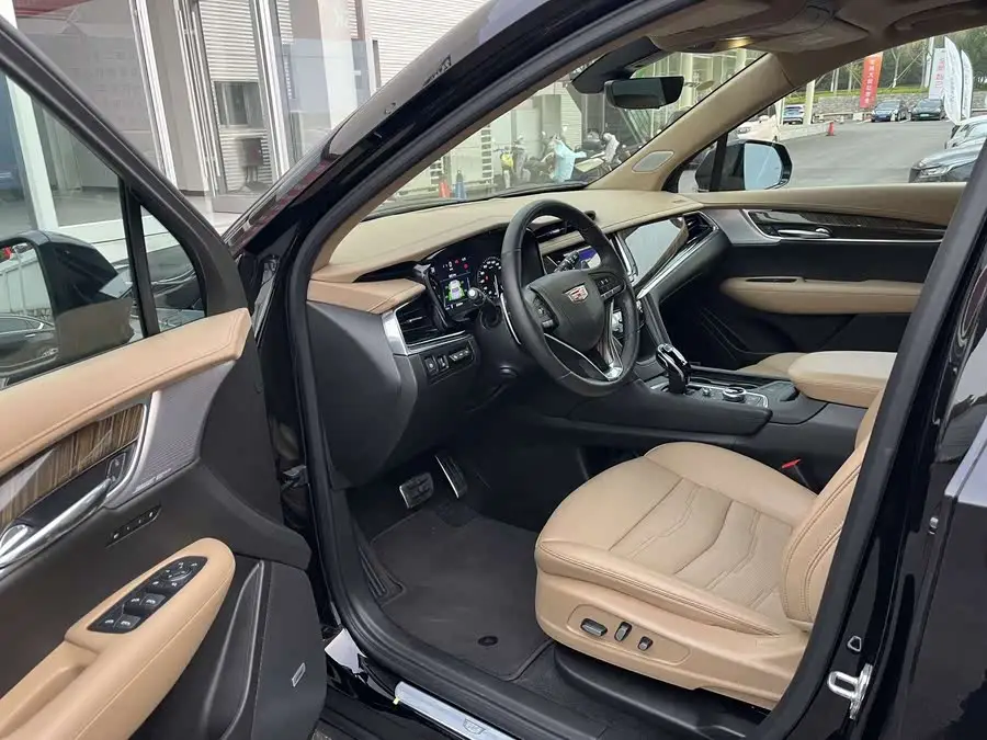 كاديلاك XT6 2022 2.0T ستة مقاعد دفع رباعي بلاتينيوم