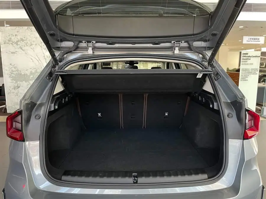 BMW X1 2023 sDrive25Li حزمة التصميم X