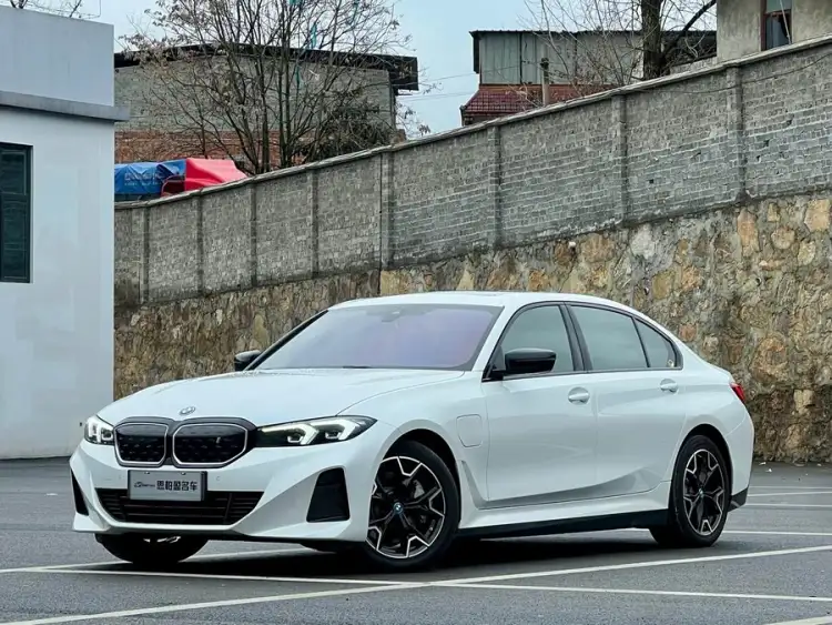 BMW i3 2024 eDrive 40 L Night Edition