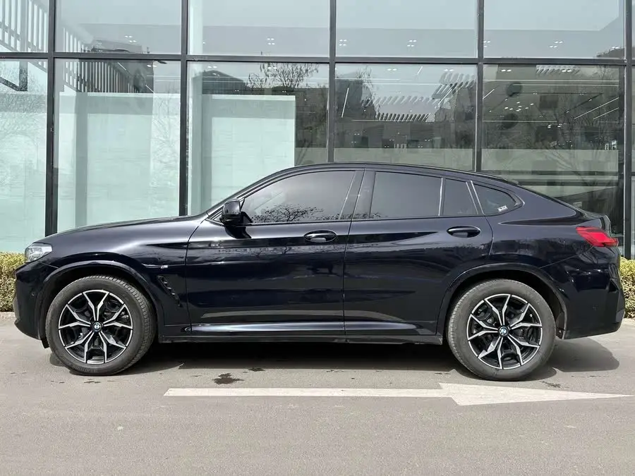 بي إم دبليو X4 طراز 2022 xDrive 25i حزمة M الرياضية