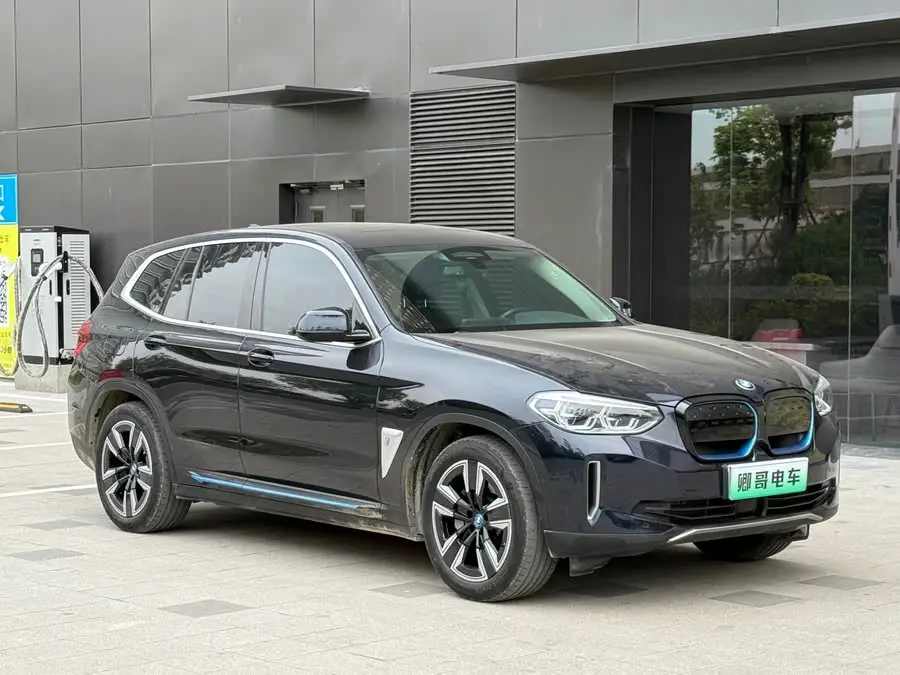 BMW iX3 2021 Leading Model