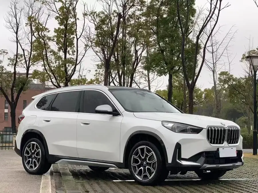 بي إم دبليو X1 2023 xDrive25Li حزمة التصميم X