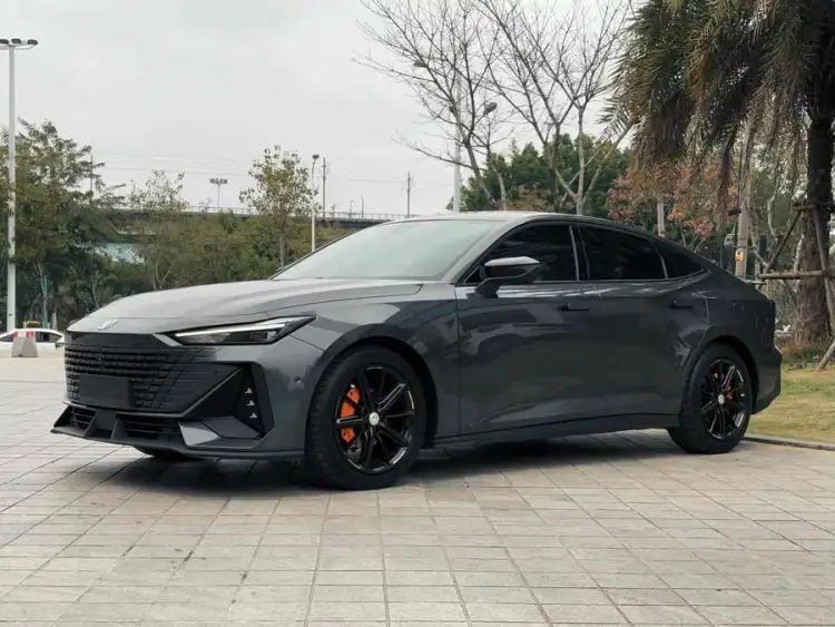 Changan UNI-V 2022 1.5T Smart Navigation Edition