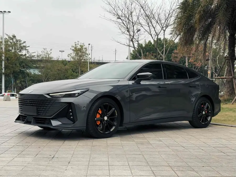 Changan UNI-V 2022 1.5T Smart Navigation Edition