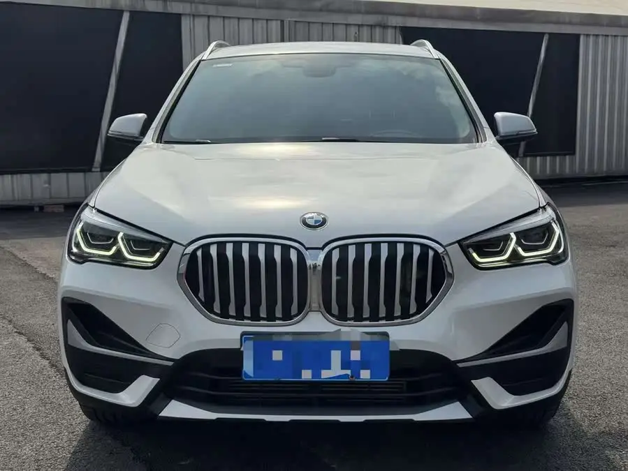 بي إم دبليو X1 2023 sDrive20Li حزمة تصميم X