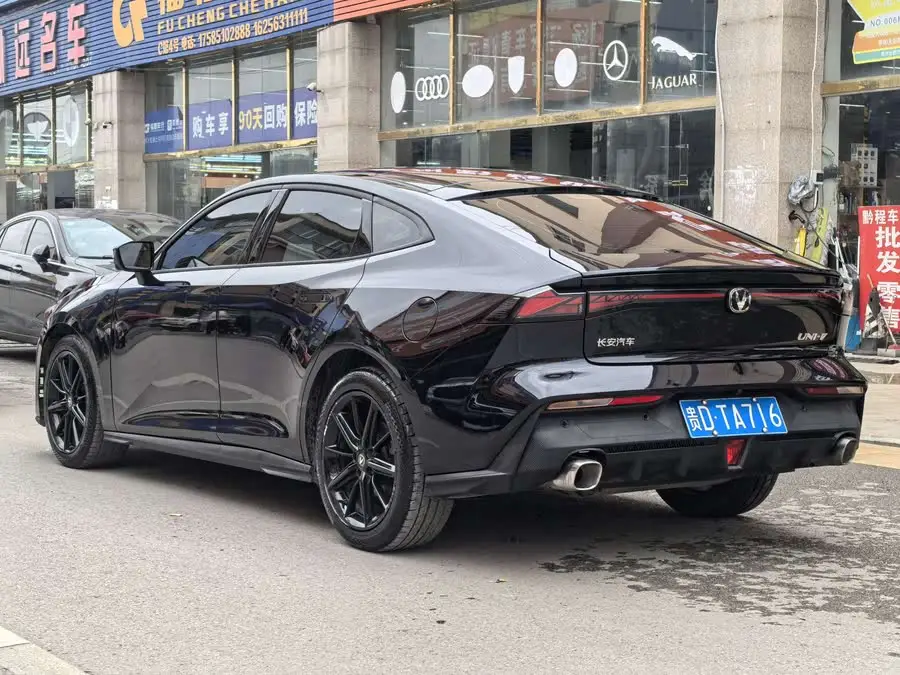 Changan UNI-V 2022 1.5T Smart Navigation Edition