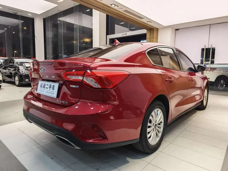 فورد فوكس 2021 سيدان إيكوبوست 180 أوتوماتيكي تريند