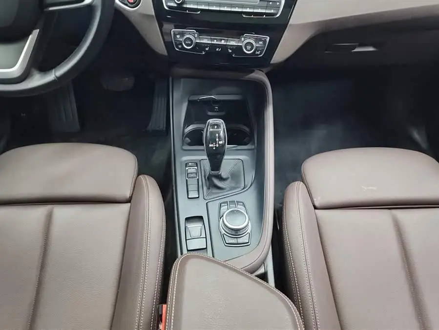 بي إم دبليو X1 2020 sDrive25Li النسخة الرائدة