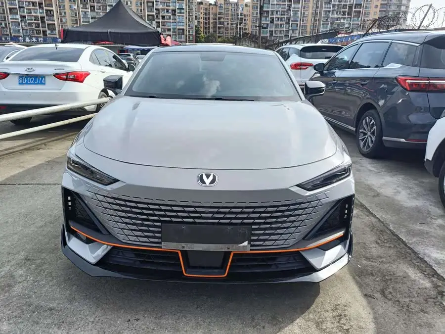 شانجان UNI-V 2022 1.5T إصدار رياضي