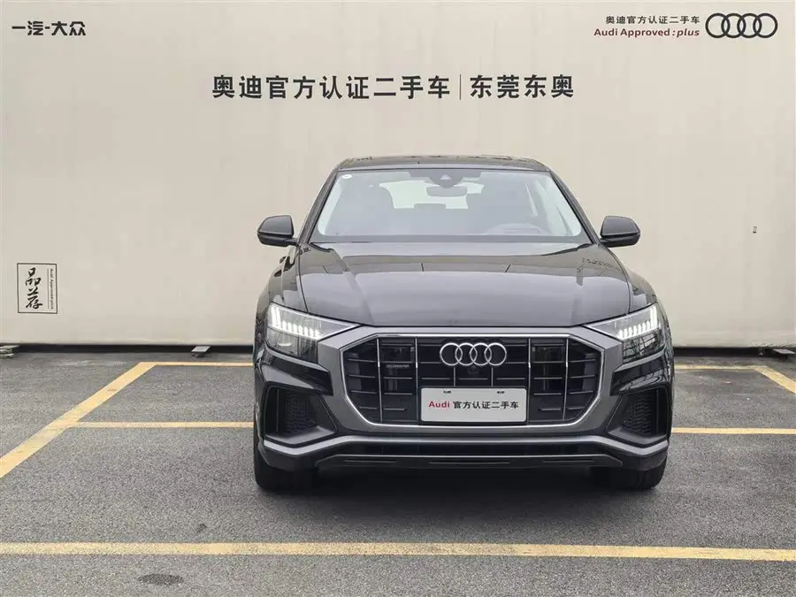 أودي Q8 2023 55 TFSI فاخرة ديناميكية