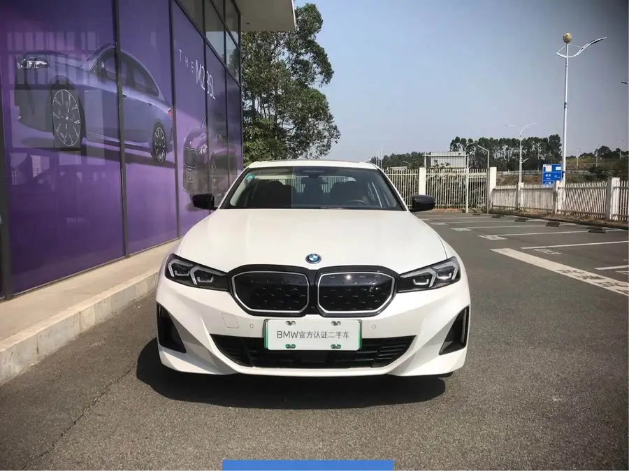 بي إم دبليو i3 2023 الإصدارة eDrive 40 L حزمة الليل